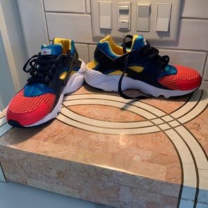 Huarache Run Ultra Low GS Bright Crimson: size 6 kids